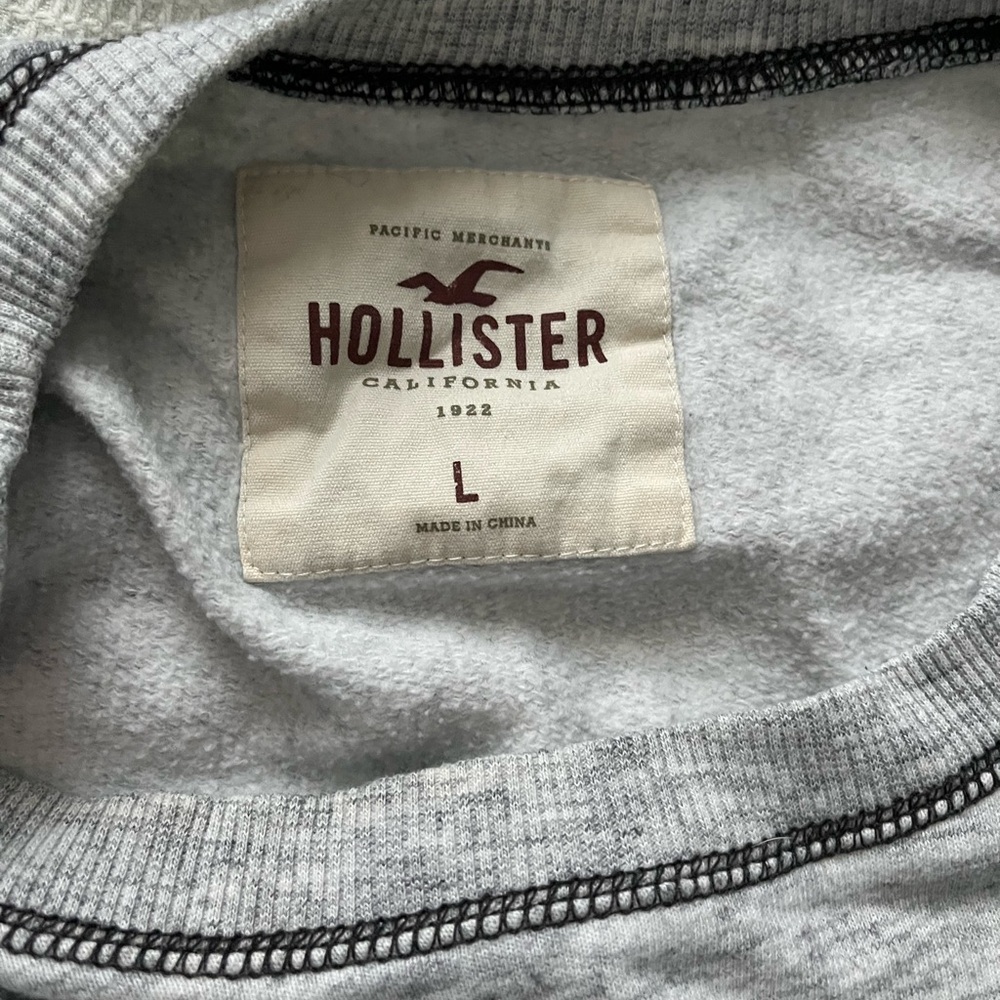 Hollister Men's Light Gray Sweater